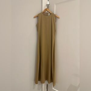 Point sleeveless gold slip dress